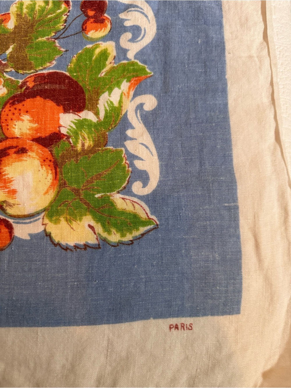 French Vintage Apple Tablecloth!  Perfect! - Picture 4 of 8